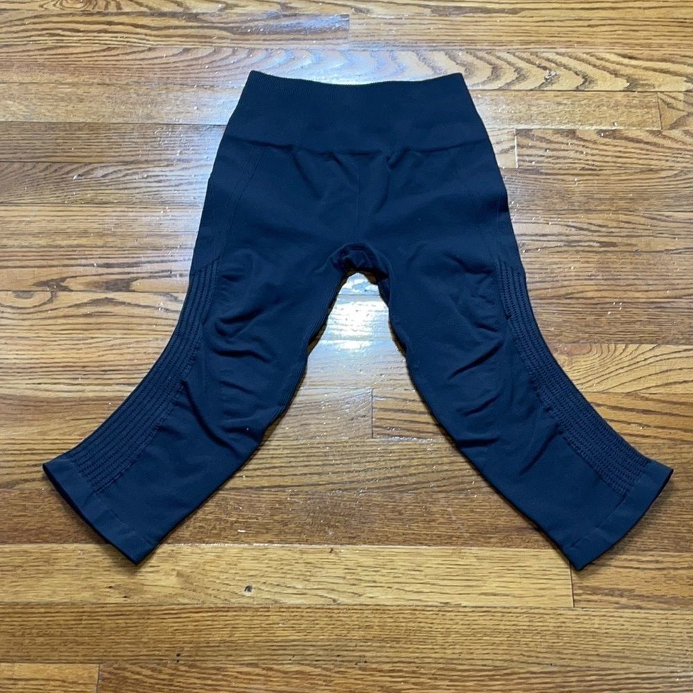 Lululemon In the Flow Capri Leggings | Black
